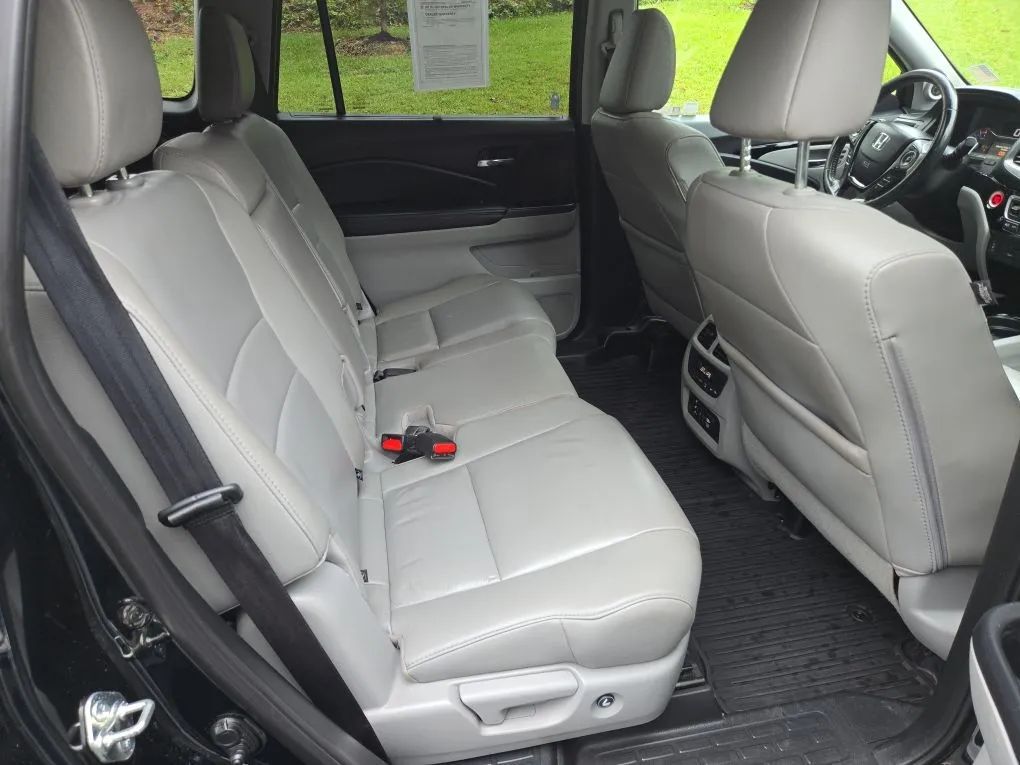 Photo 16 of this HONDA PILOT
