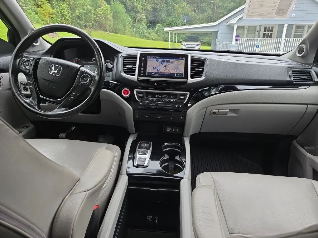 Photo 17 of this HONDA PILOT