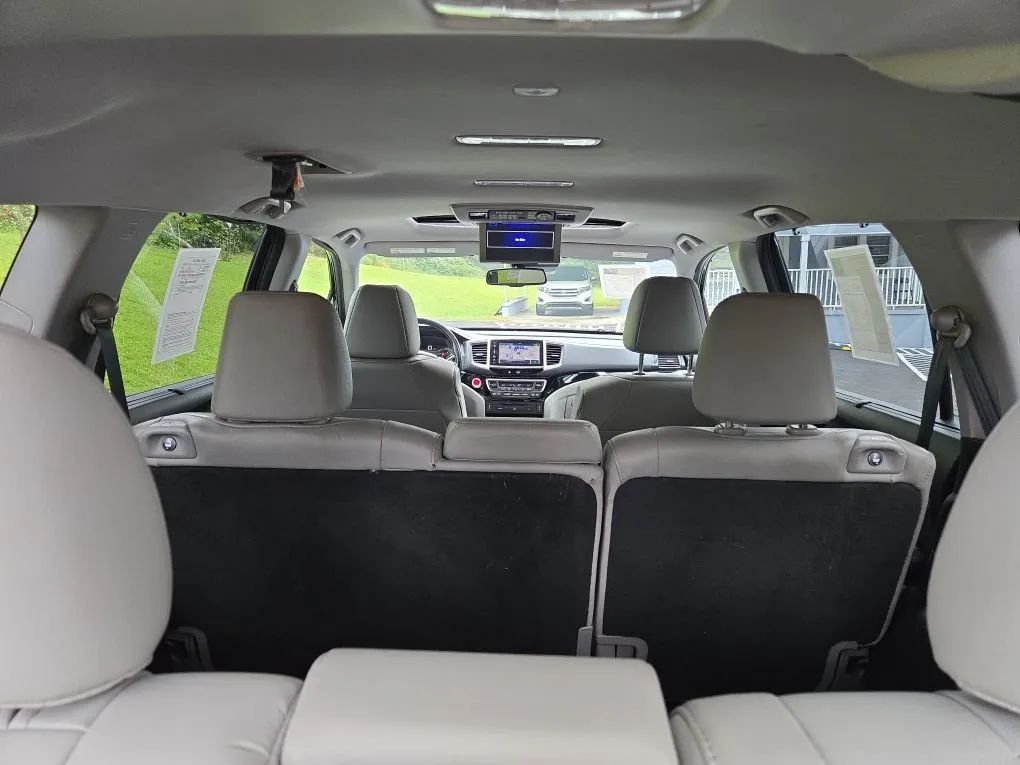 Photo 24 of this HONDA PILOT