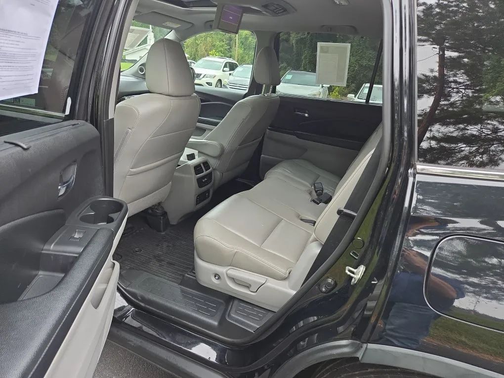 Photo 28 of this HONDA PILOT