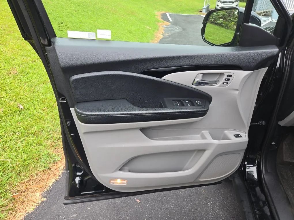 Photo 29 of this HONDA PILOT
