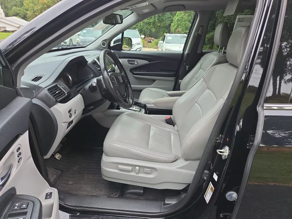 Photo 30 of this HONDA PILOT