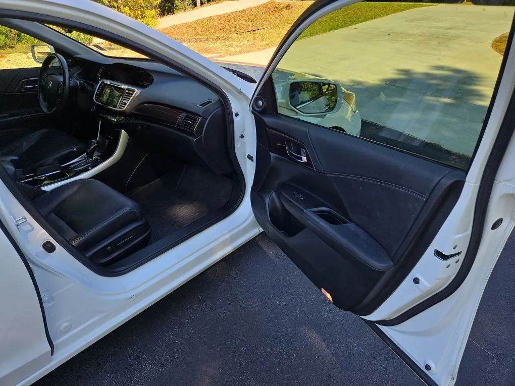 Photo 7 of this HONDA ACCORD