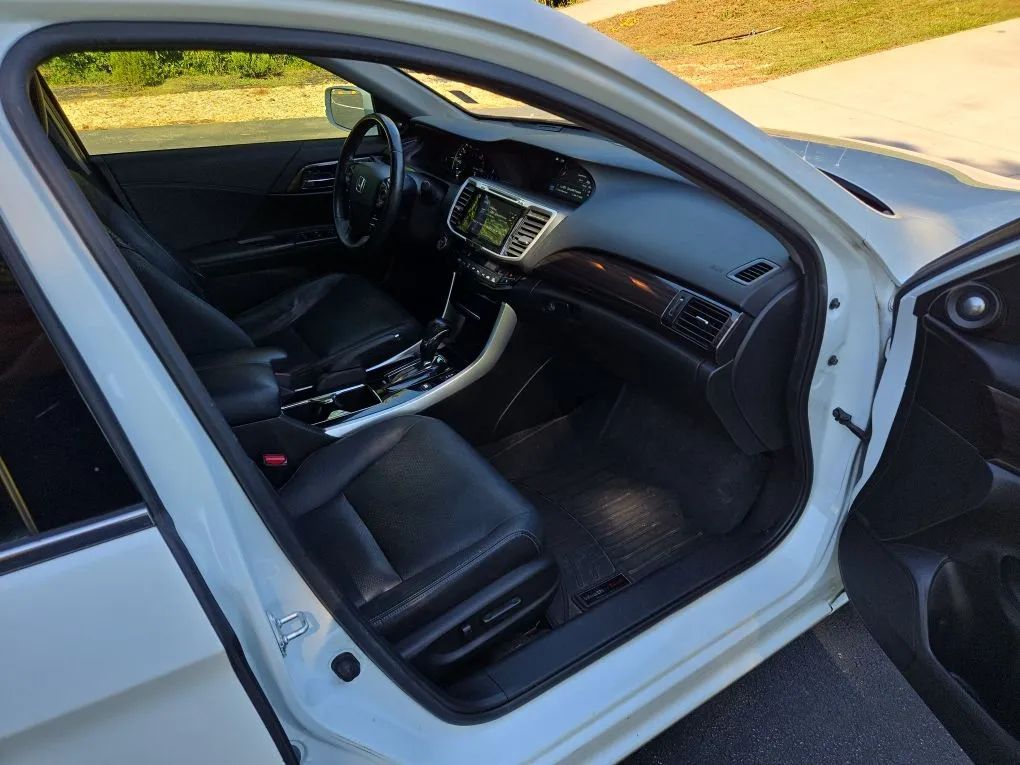 Photo 8 of this HONDA ACCORD