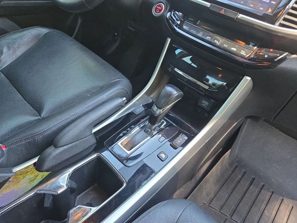 Photo 12 of this HONDA ACCORD
