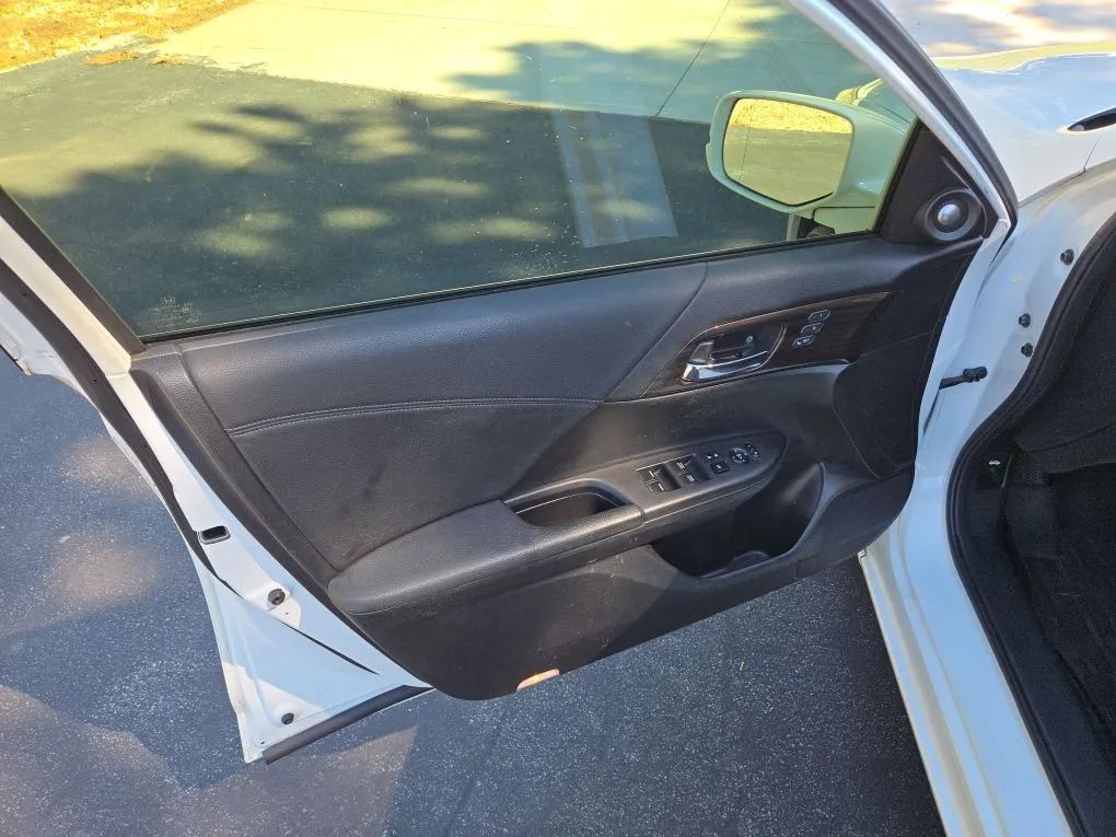 Photo 23 of this HONDA ACCORD
