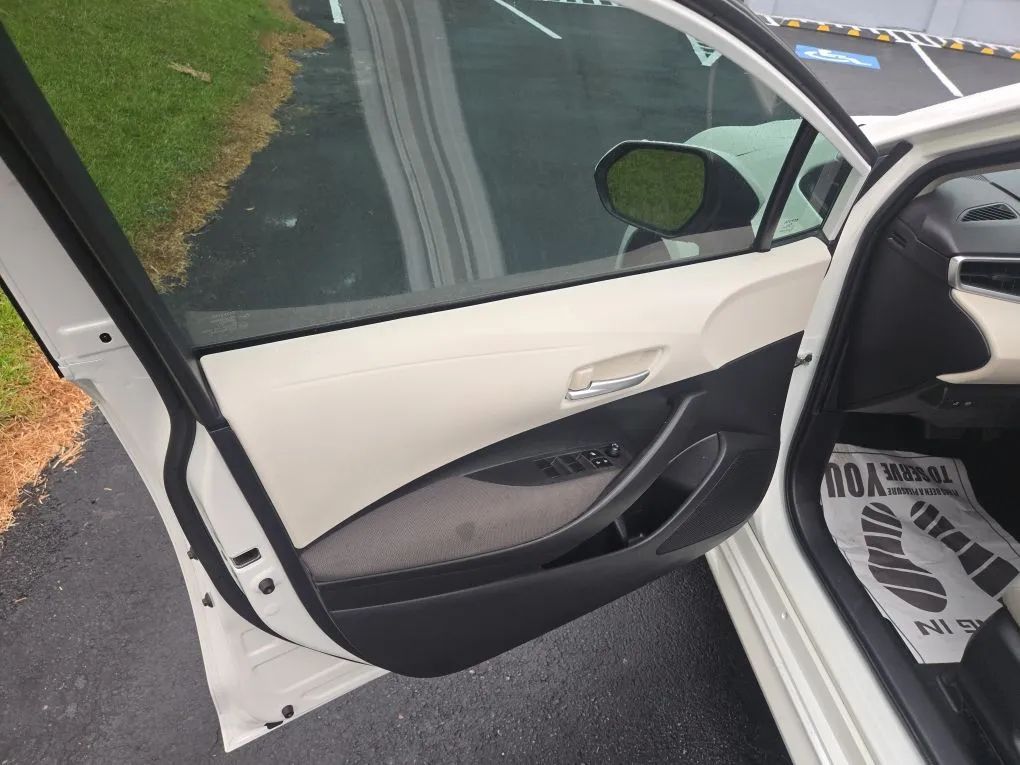 Photo 13 of this TOYOTA COROLLA