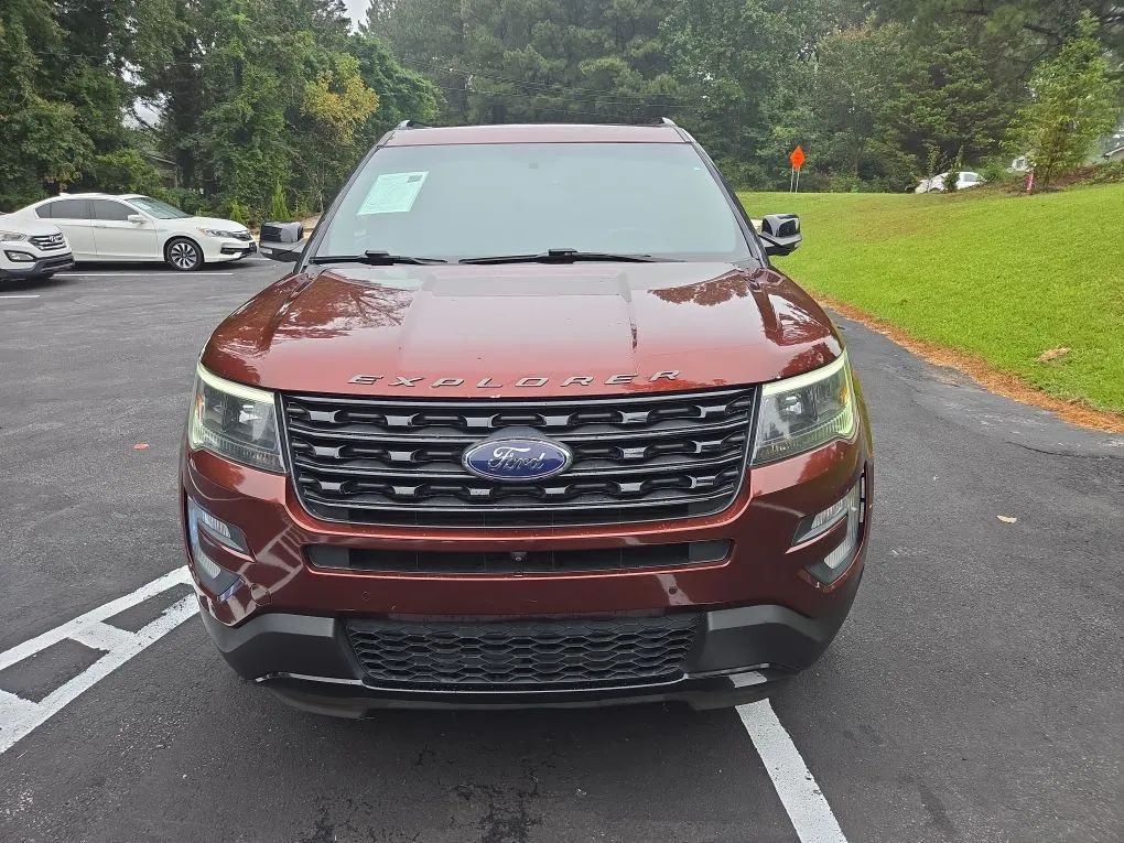 Photo 3 of this FORD EXPLORER