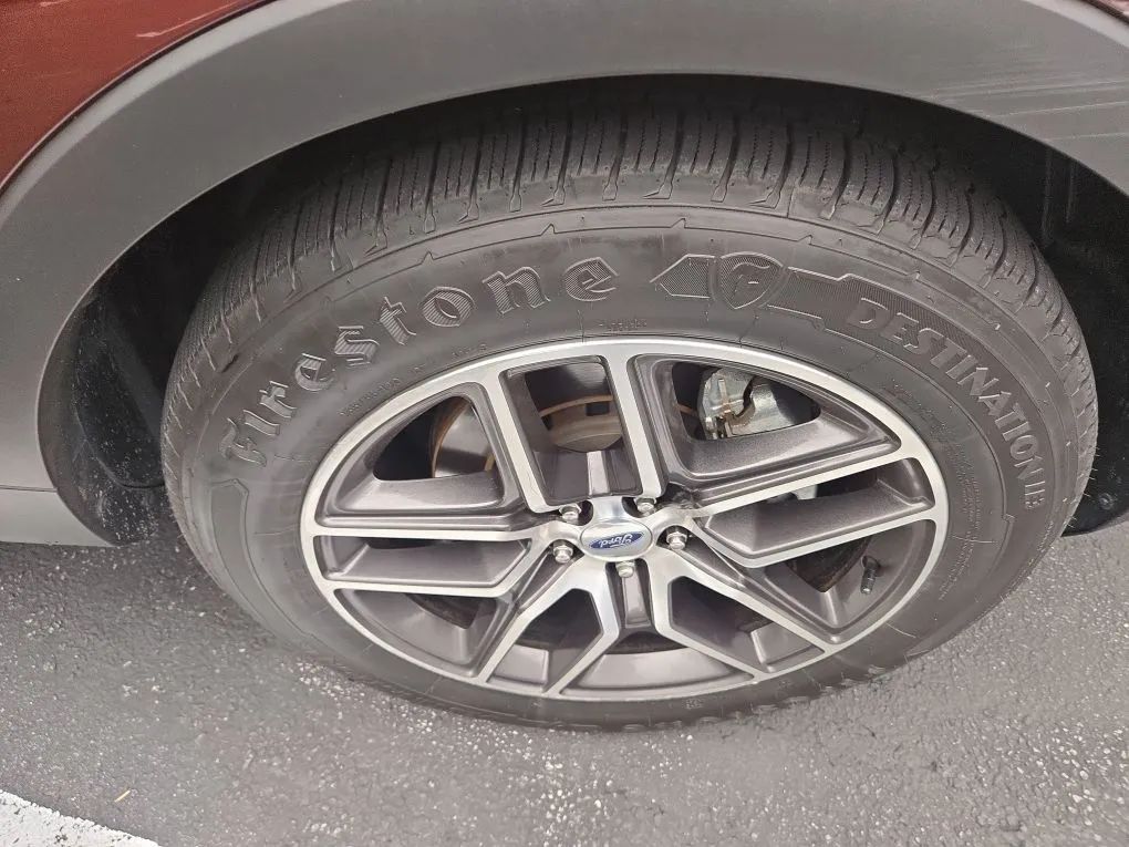 Photo 5 of this FORD EXPLORER