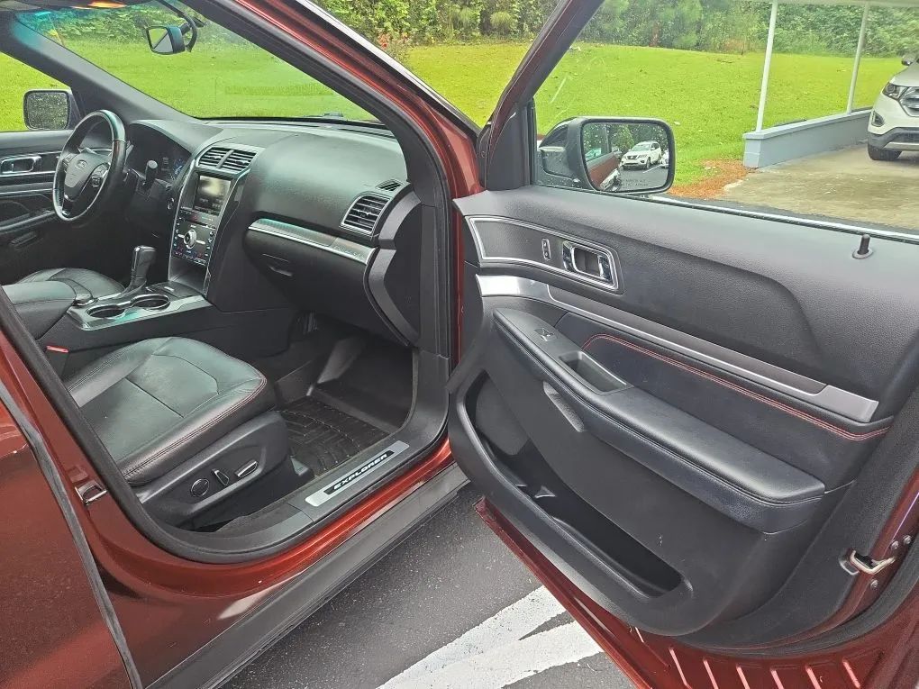 Photo 6 of this FORD EXPLORER