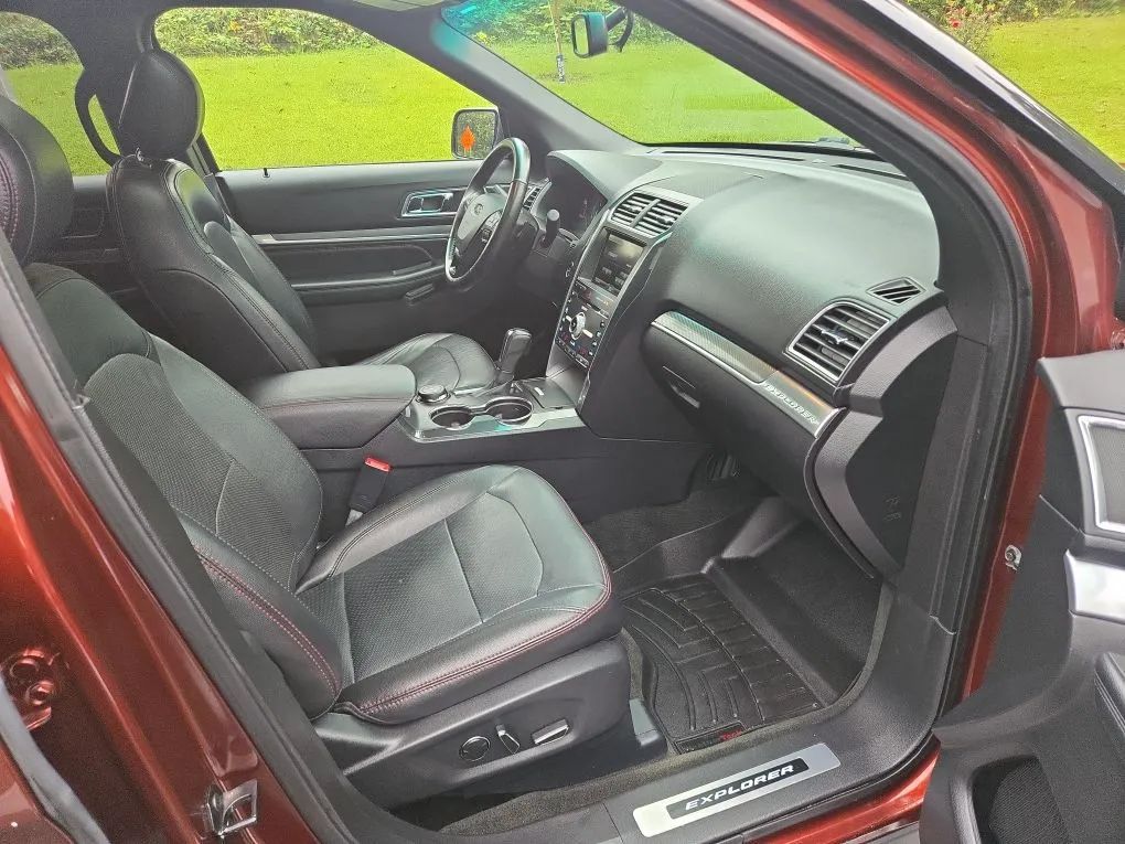Photo 7 of this FORD EXPLORER