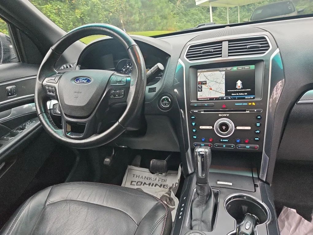 Photo 11 of this FORD EXPLORER