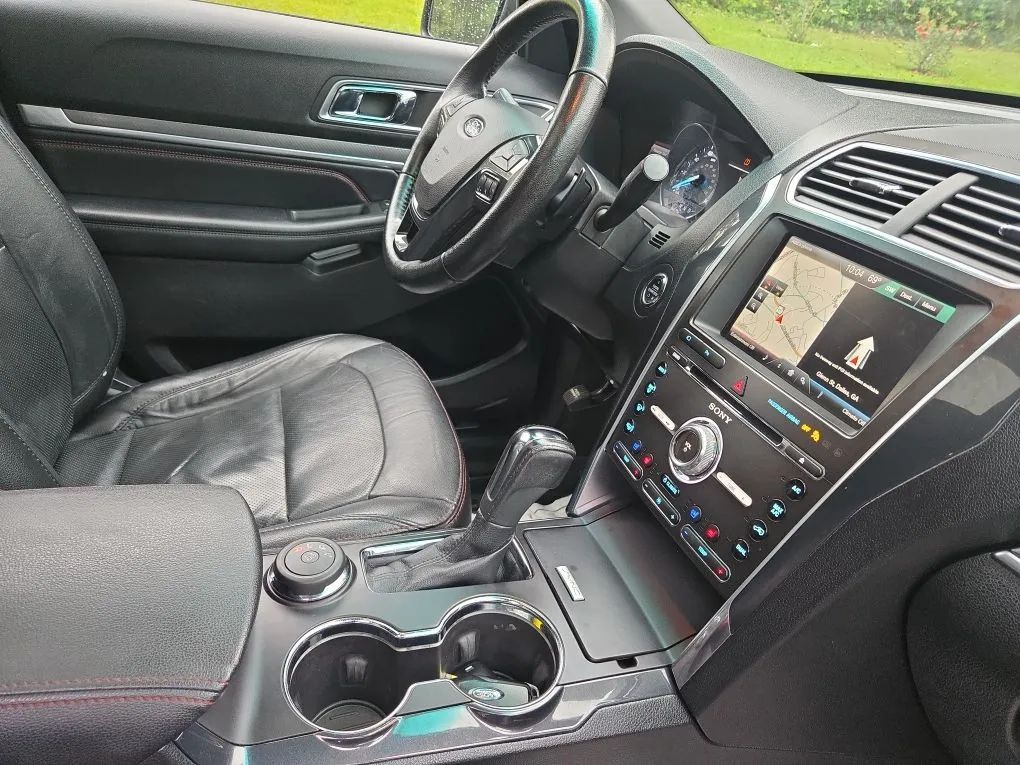 Photo 12 of this FORD EXPLORER
