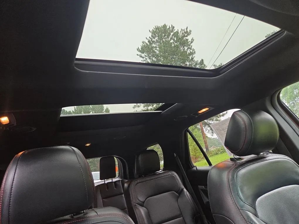 Photo 13 of this FORD EXPLORER