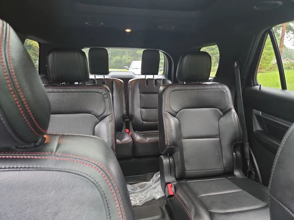 Photo 14 of this FORD EXPLORER