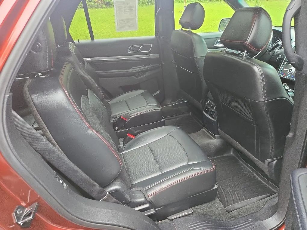 Photo 17 of this FORD EXPLORER