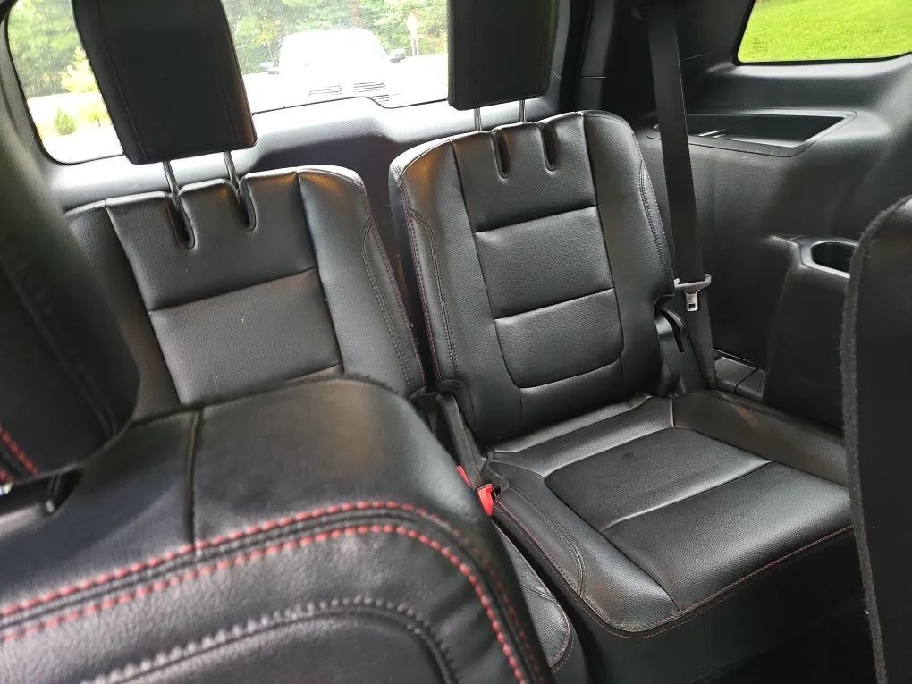 Photo 19 of this FORD EXPLORER