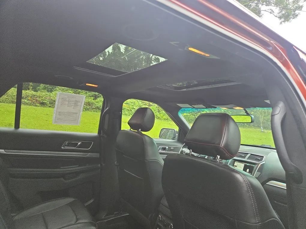 Photo 20 of this FORD EXPLORER