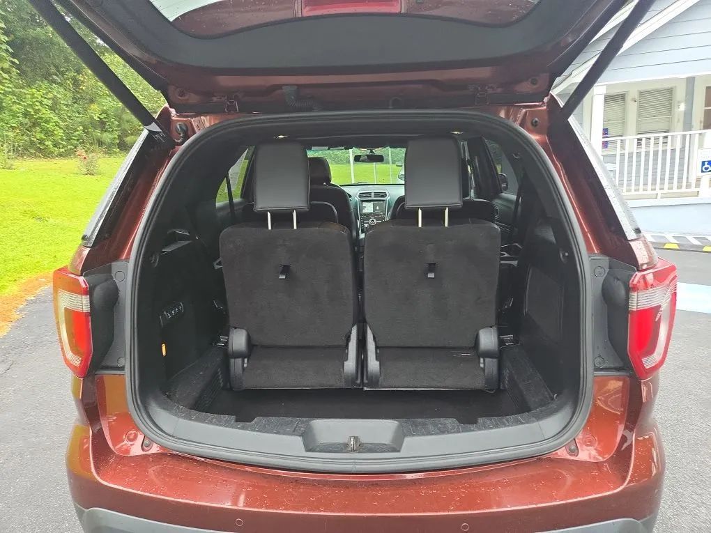 Photo 25 of this FORD EXPLORER