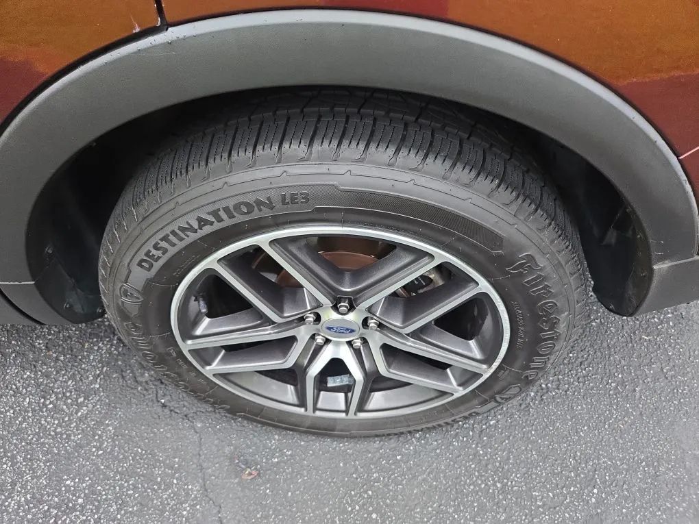 Photo 29 of this FORD EXPLORER