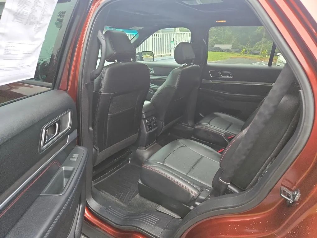 Photo 30 of this FORD EXPLORER