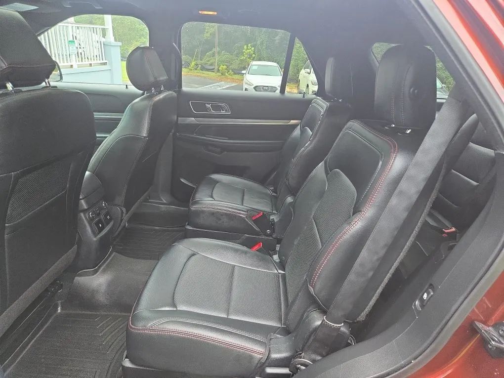 Photo 31 of this FORD EXPLORER
