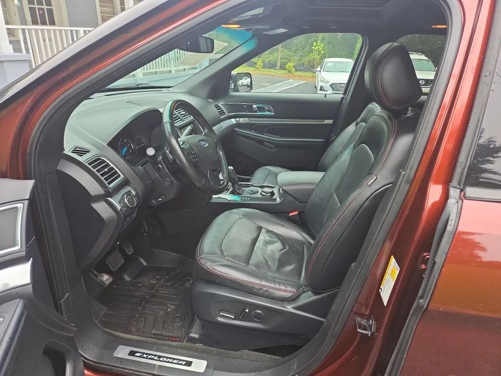 Photo 33 of this FORD EXPLORER