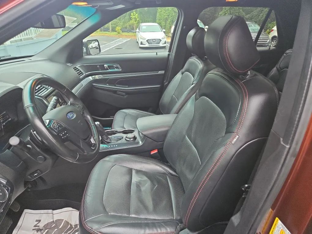 Photo 34 of this FORD EXPLORER