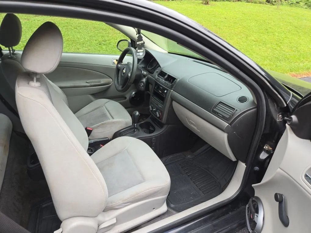 Photo 5 of this CHEVROLET COBALT