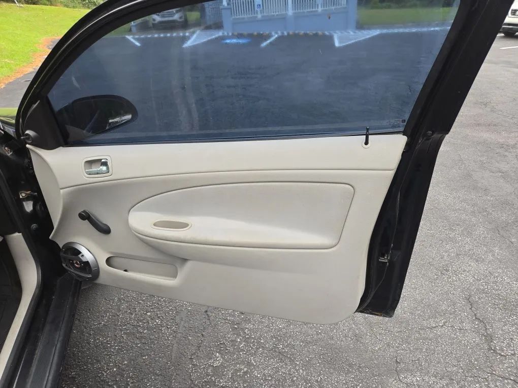 Photo 7 of this CHEVROLET COBALT