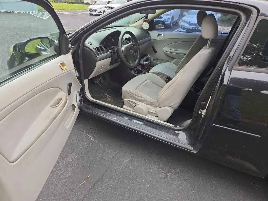 Photo 12 of this CHEVROLET COBALT