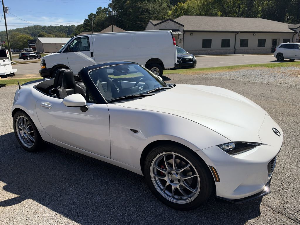 Photo 3 of this MAZDA MX-5 MIATA