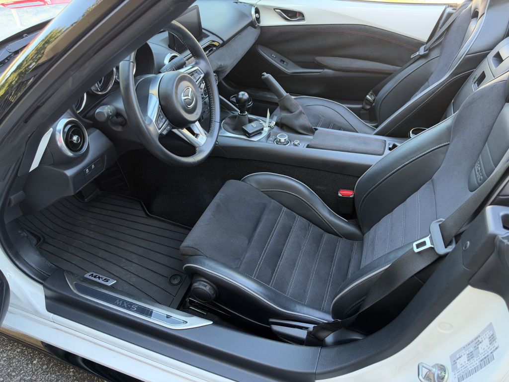 Photo 8 of this MAZDA MX-5 MIATA
