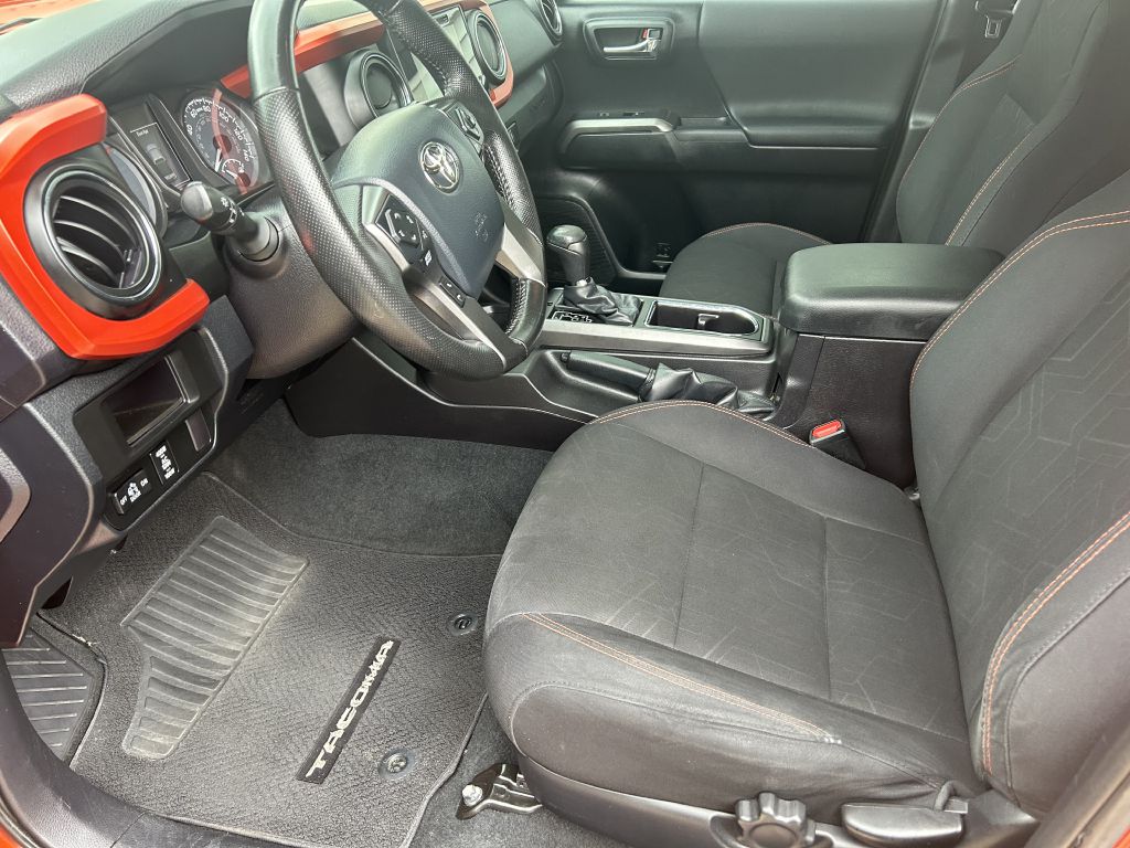 Photo 10 of this TOYOTA TACOMA
