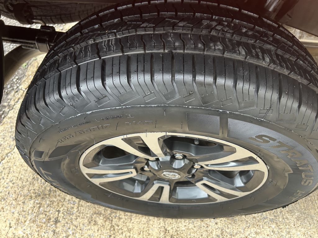 Photo 18 of this TOYOTA TACOMA