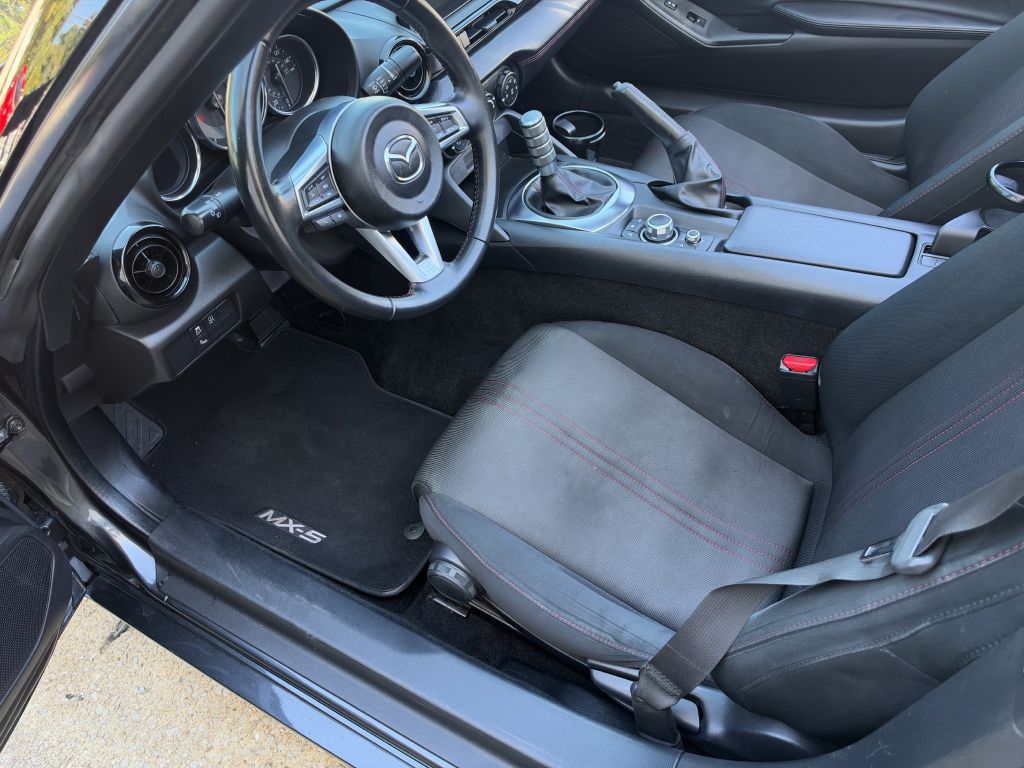 Photo 15 of this MAZDA MX-5 MIATA