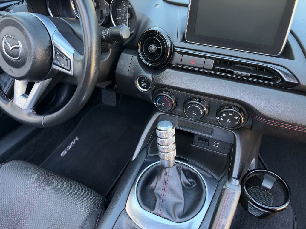 Photo 18 of this MAZDA MX-5 MIATA