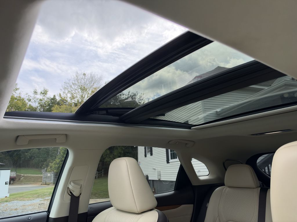 Photo 9 of this LEXUS RX 350