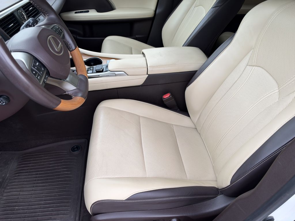 Photo 10 of this LEXUS RX 350