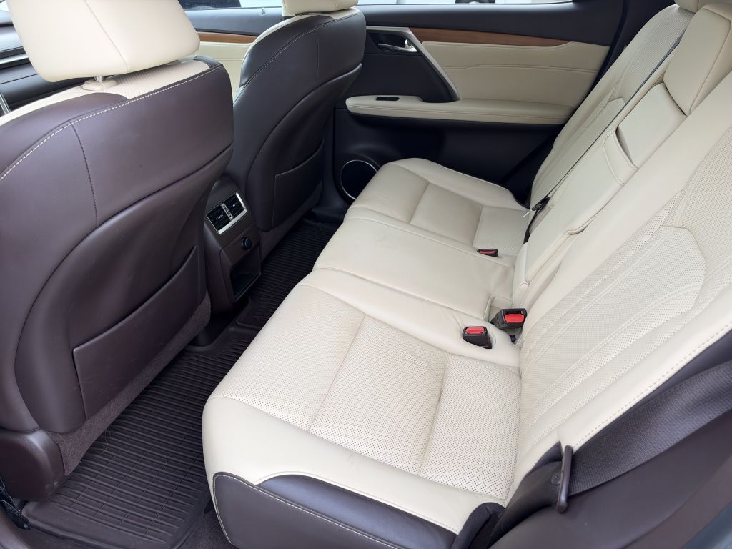 Photo 13 of this LEXUS RX 350