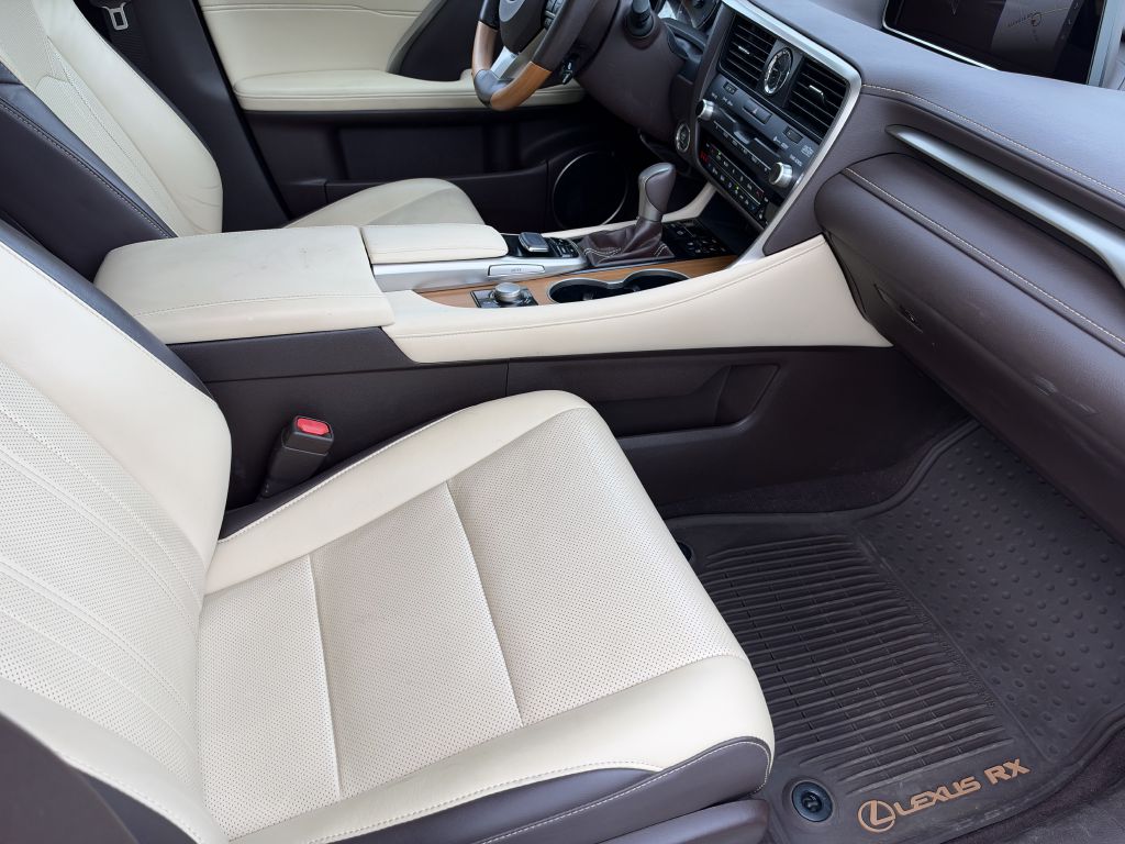 Photo 16 of this LEXUS RX 350