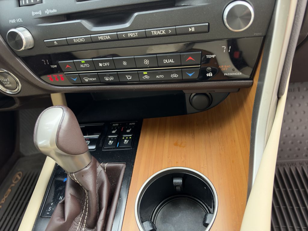 Photo 17 of this LEXUS RX 350