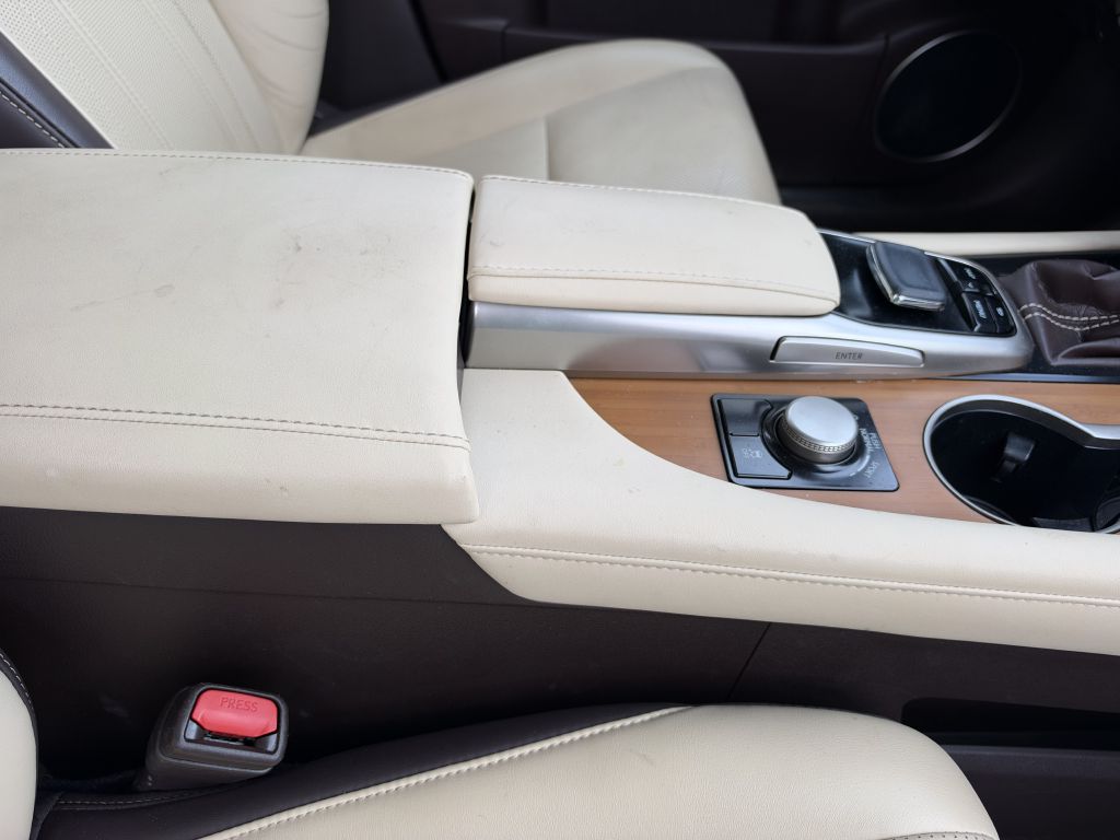 Photo 18 of this LEXUS RX 350