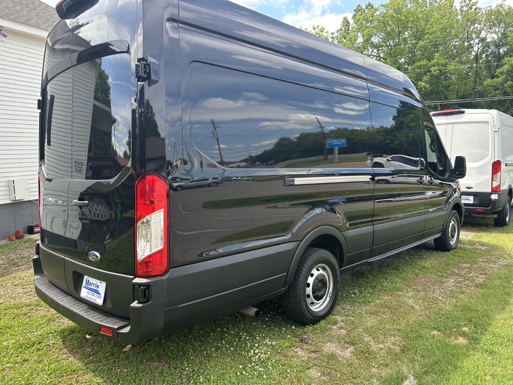 Photo 3 of this FORD TRANSIT