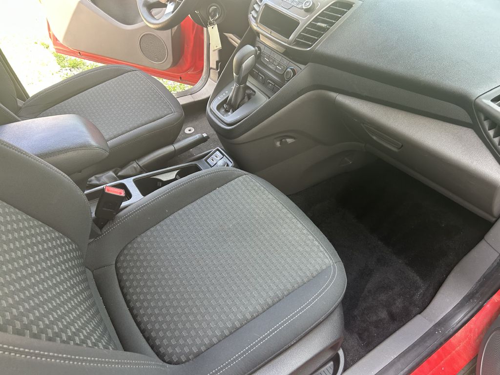 Photo 12 of this FORD TRANSIT CONNECT