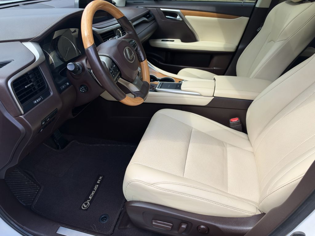 Photo 8 of this LEXUS RX 350