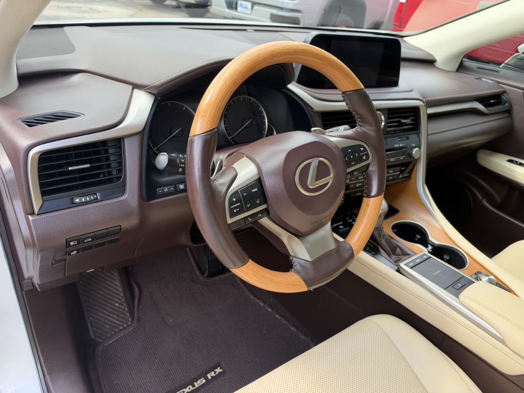 Photo 9 of this LEXUS RX 350