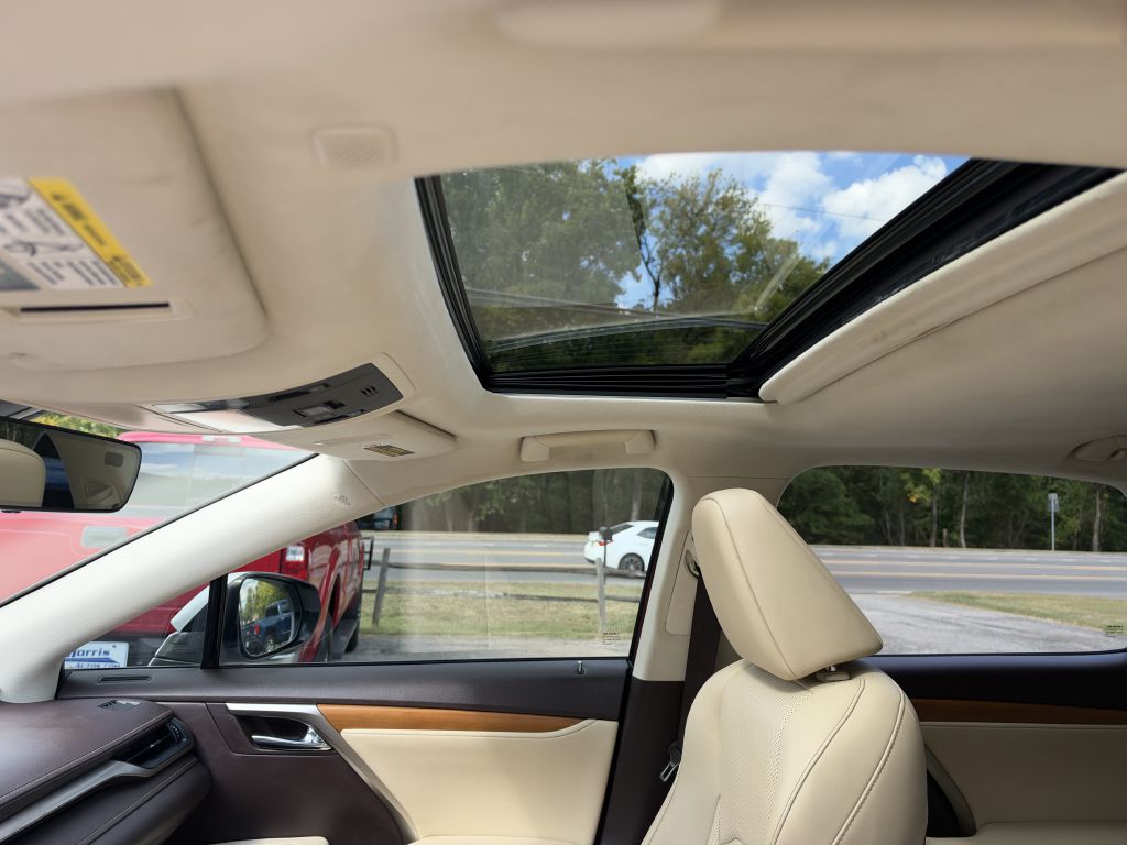 Photo 10 of this LEXUS RX 350