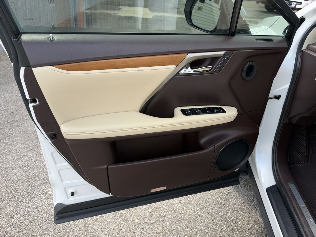 Photo 11 of this LEXUS RX 350
