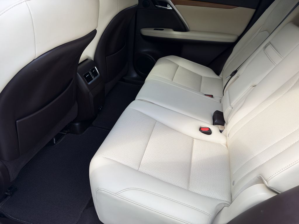 Photo 12 of this LEXUS RX 350